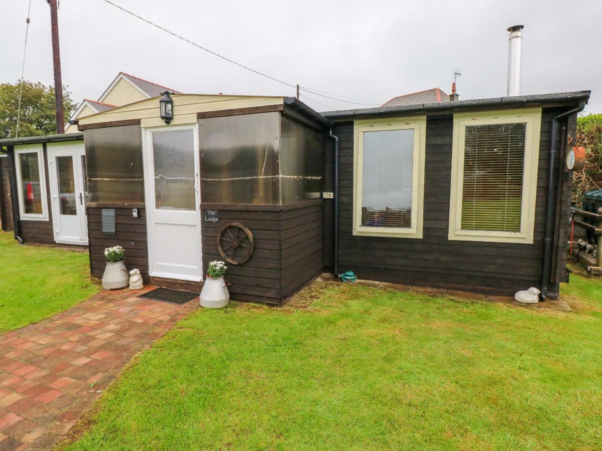 The Lodge Milford Haven Exterior photo