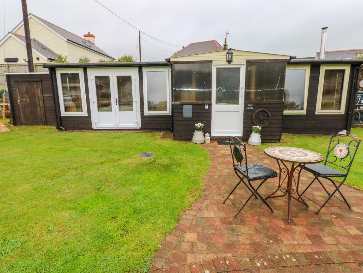 The Lodge Milford Haven Exterior photo
